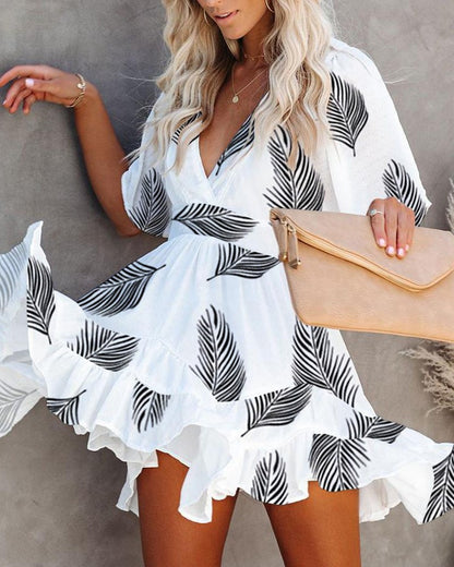 V-neck Printed Slimming Dress with Big Hem